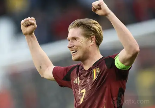 德扑新手村：如何在第一场线下牌局中不露怯（德扑入门指南：首次线下牌局如何不怯场）